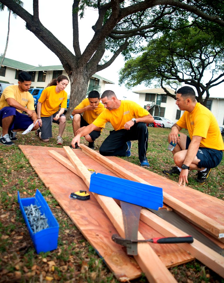 Seabee Olympics at Joint Base Pearl Harbor-Hickam 150304-N-WF272-043