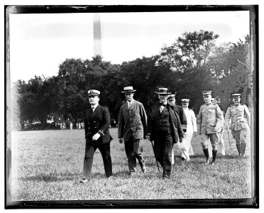 Sec. J. Daniels at mustering out of Yeoman & Marinettes, July 31, 1919 LCCN2016844509
