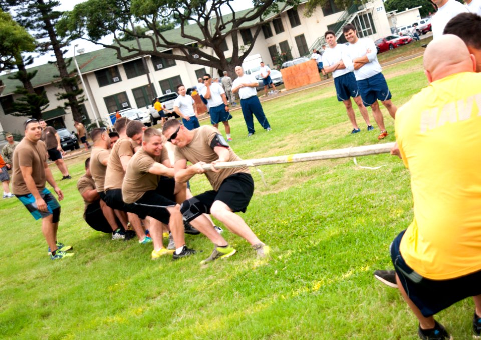 Seabee Olympics at Joint Base Pearl Harbor-Hickam 150304-N-WF272-051