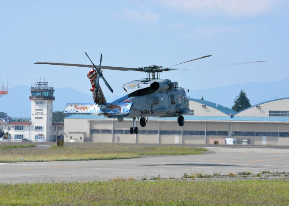 Seahawk takeoff 130921-N-OX321-009