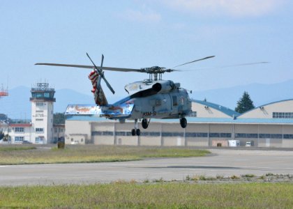 Seahawk takeoff 130921-N-OX321-009