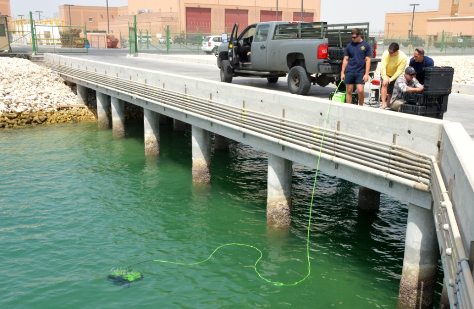 SeaBotix training 130709-N-AZ907-053