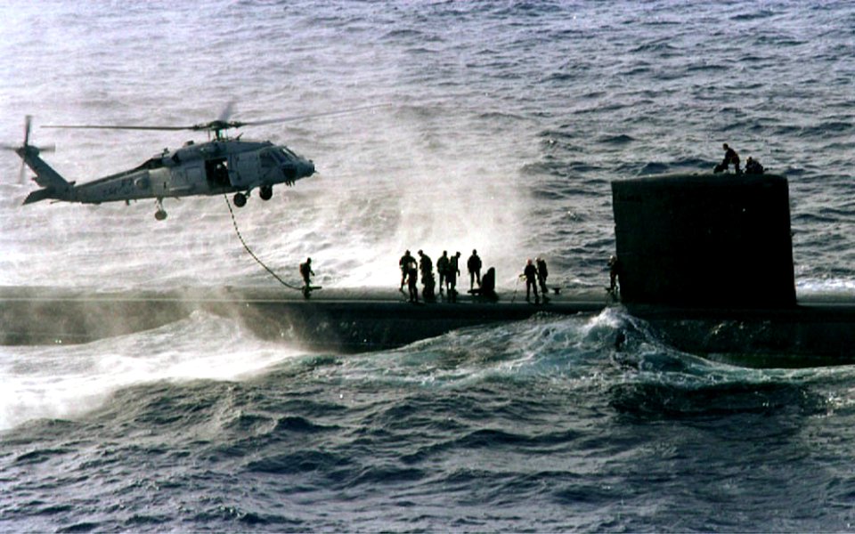 Seals are taken by a helicopter from a submarine