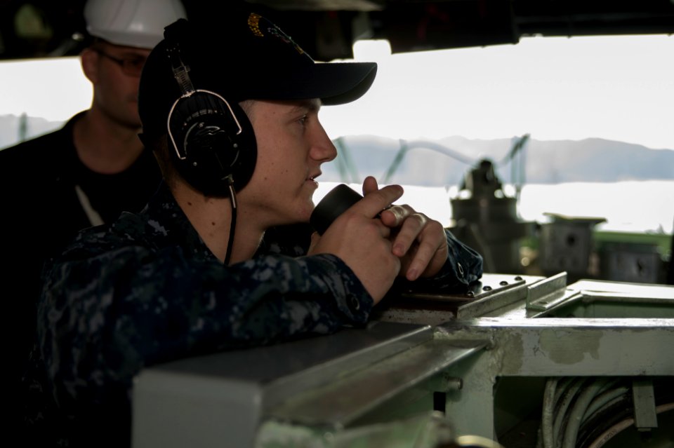 Seamanship Training Team Drill 170111-N-XT039-140