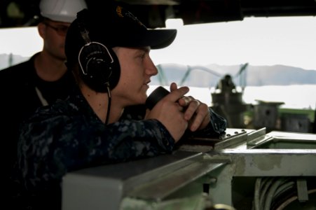 Seamanship Training Team Drill 170111-N-XT039-140