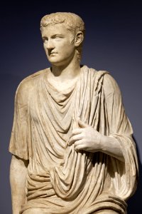 Seated Caligula Louvre Ma1267 n4