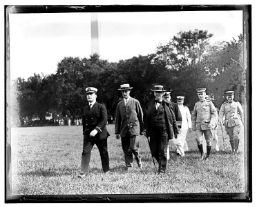 Sec. J. Daniels at mustering out of Yeoman & Marinettes, July 31, 1919 LCCN2016844509
