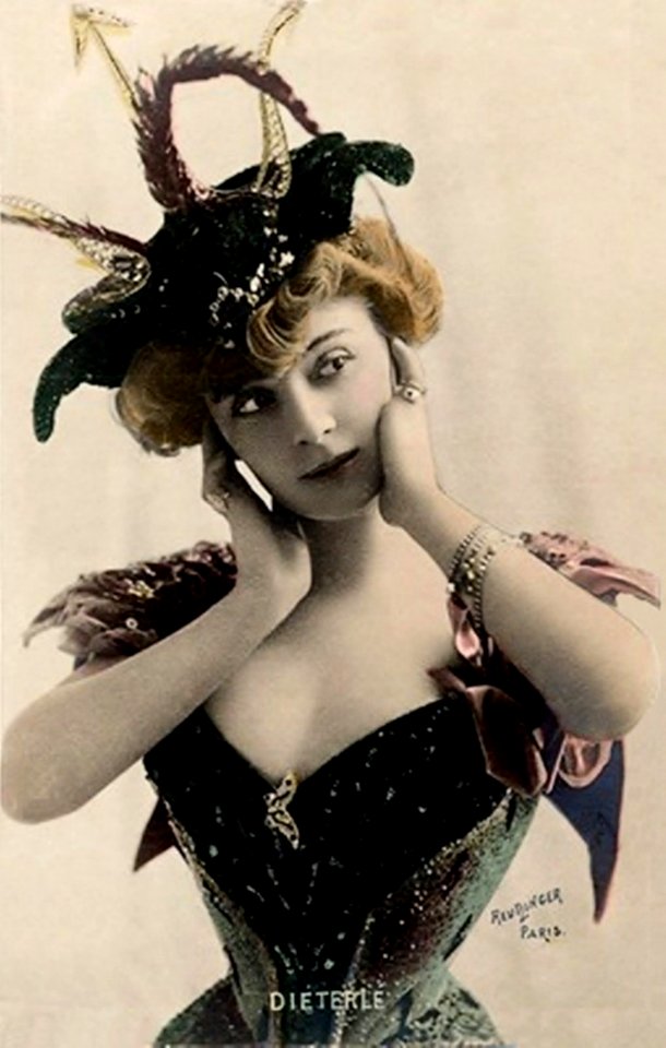 Amélie Diéterle (1871-1941) carte postale (A25)