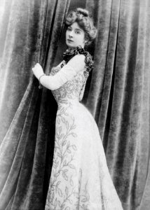 Amélie Diéterle au théâtre (1900) dans « Éducation de prince » (B)