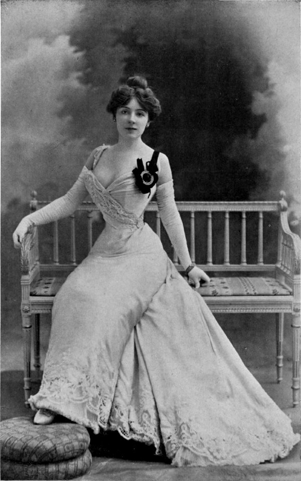 Amélie Diéterle au théâtre (1900) dans « Éducation de prince » (A)