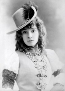 Amélie Diéterle au théâtre (1900) dans « Les Brigands » (D)