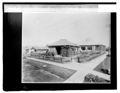 An Alasakan home LCCN2016819535