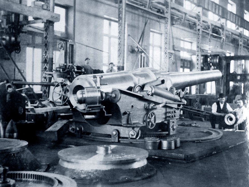 An Assembler at Naval Gun Factory, Washington Navy Yard, Washington D.C. (25053185434)