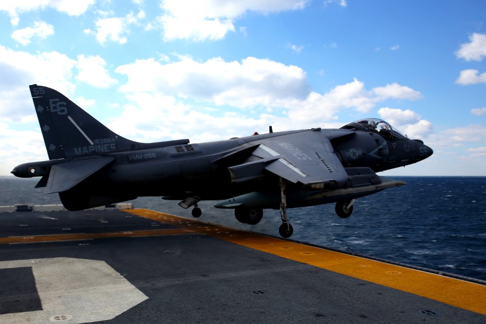 An AV-8B takes off from USS Kearsarge. (8498336600)