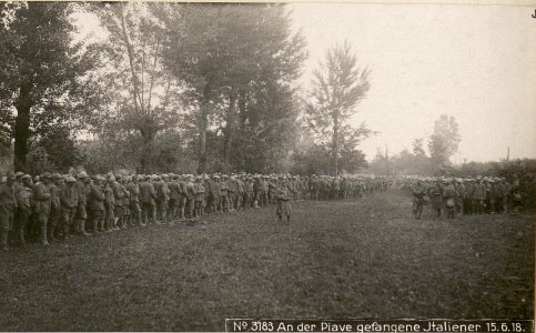 An der Piave gefangene Italiener 15.6.18. (BildID 15619668)