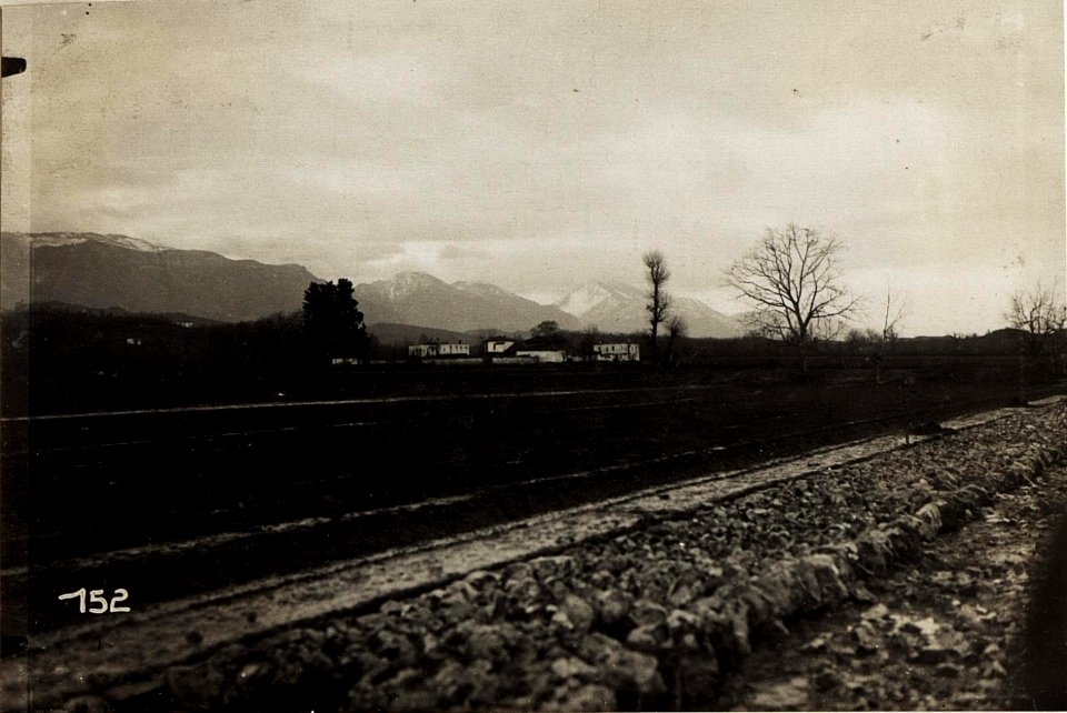 An der Strasse nach Vora. (BildID 15573162)