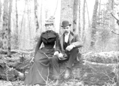 Anna & Axel F. Larson c 1900