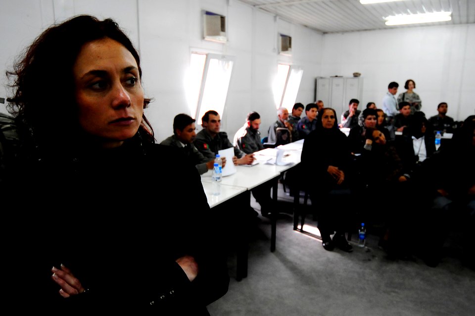 Anna Baldry watches as participants conduct role-play scenarios (4508207576)