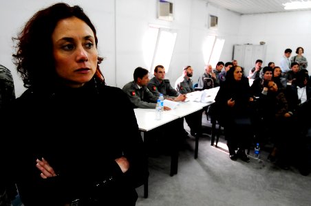 Anna Baldry watches as participants conduct role-play scenarios (4507567269)