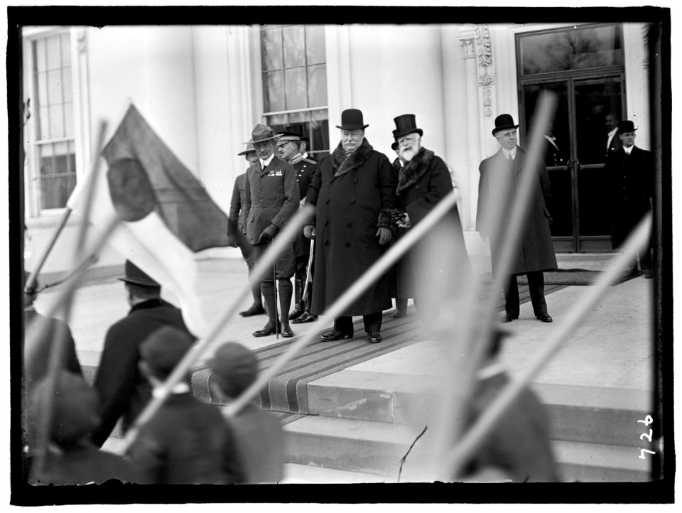 BOY SCOUTS. VISIT OF SIR ROBERT BADEN-POWELL TO D.C. REVEIWING PARADE- BADEN-POWELL; MAJ. BUTT, REAR; PRESIDENT TAFT; BRYCE; LIVINGSTONE LCCN2016863529