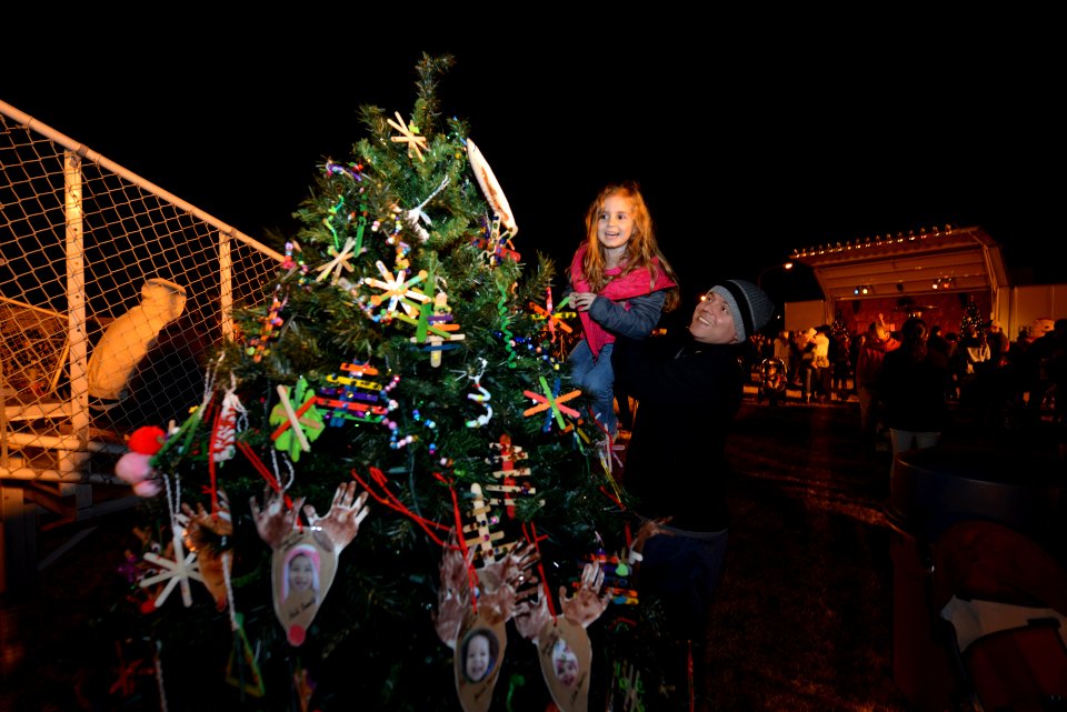 Christmas tree lighting ceremony 131206-N-EI558-005