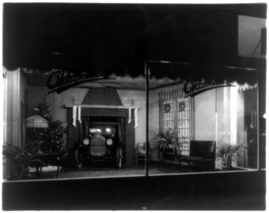 Christmas window display at an unidentified Oldsmobile dealer's, probably in Washington, D.C. LCCN2001706319