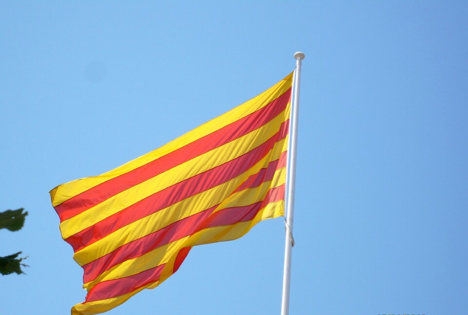 Flag kataloni sky the mast