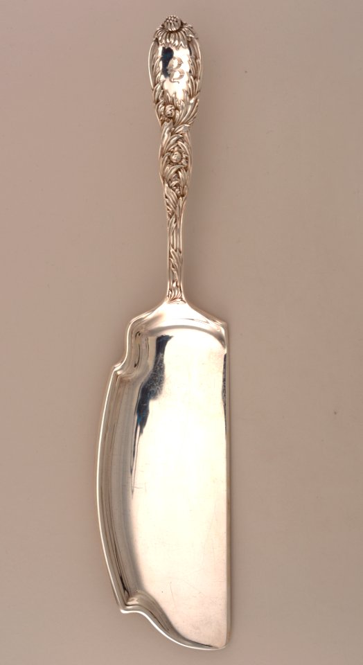 Chrysanthemum Crumb Scoop, 1880–91 (CH 18420007)