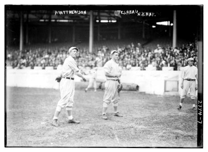 Christy Mathewson & Jeff Tesreau, New York NL, at Polo Grounds (baseball) LCCN2014693876 photo