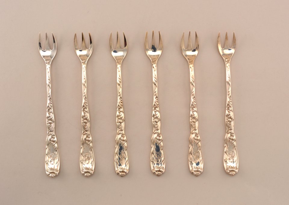 Chrysanthemum Oyster Fork, 1880–91 (CH 18706037)