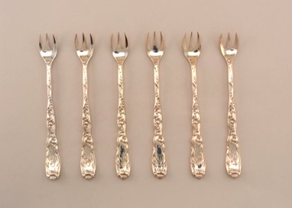 Chrysanthemum Oyster Fork, 1880–91 (CH 18706037)