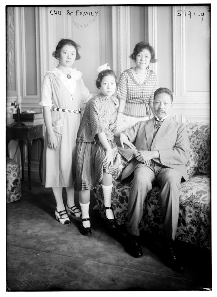 Chu and family LCCN2014712806