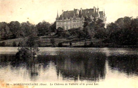 Château avec l'étang de l'Epine au premier plan