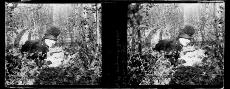 Châlons. 03-04-16. Mlle Raymonde Robain. Bords du canal - Fonds Berthelé - 49Fi1007