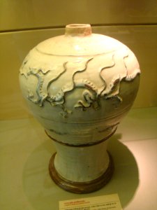 Chân đèn gốm thời Trần photo