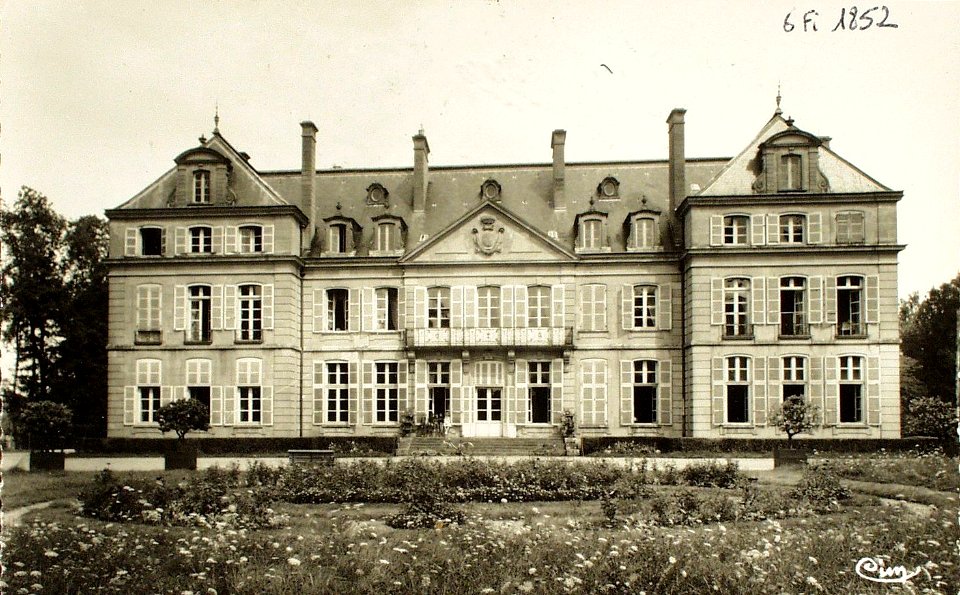 Château de Croix (Génelard) (1)