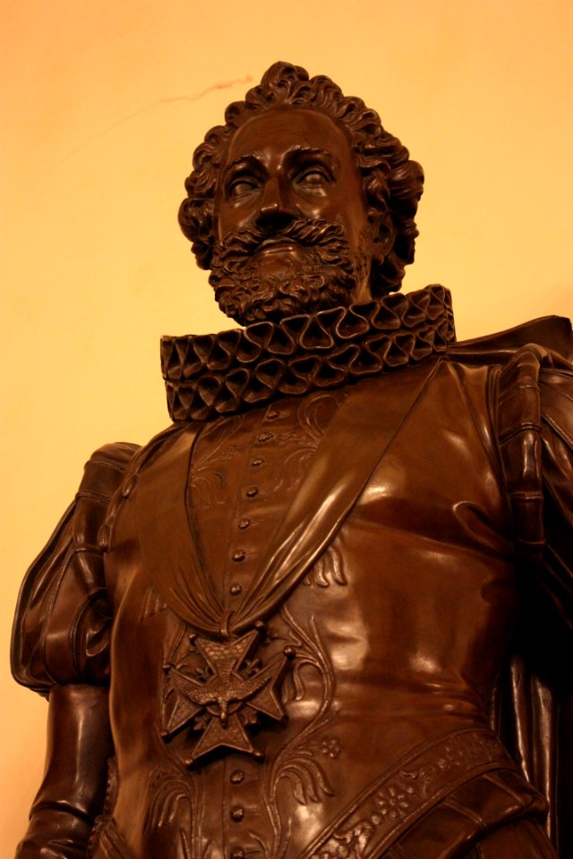 Château de Pau - Statue d'Henri IV 2