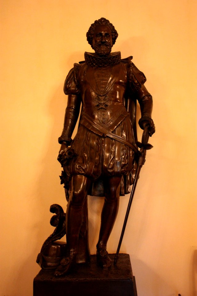 Château de Pau - Statue d'Henri IV 1
