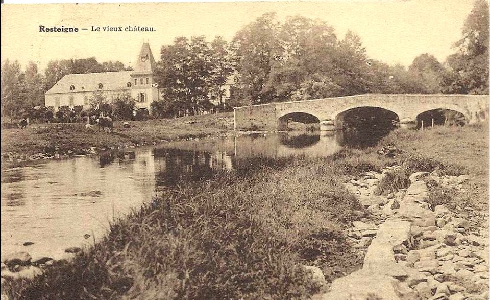 Château de Resteigne pont sur la Lesse 001