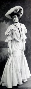 Costume du matin pour la Riviera par Redfern 1905 cropped photo