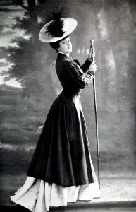 Costume tailleur par Redfern 1905 cropped photo