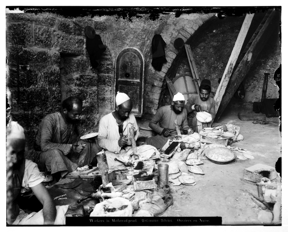 Costumes and characters, etc. Workers in mother-of-pearl LOC matpc.06816