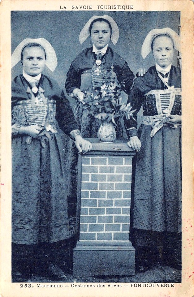Costumes de la vallée des Arves