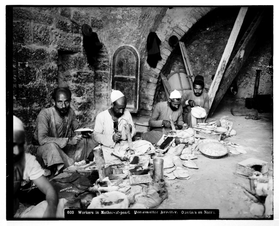 Costumes and characters, etc. Workers in mother-of-pearl LOC matpc.06815