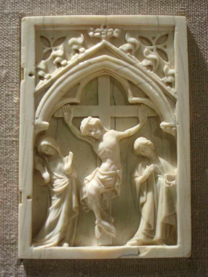 Crucifixion of Christ, French ivory, 14th century - Worcester Art Museum - IMG 7526