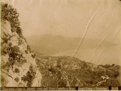 Crupi, Giovanni (1849-1925) - n. 0008 - Taormina - Capo S. Alessio visto dall'Hotel Castello a Mare