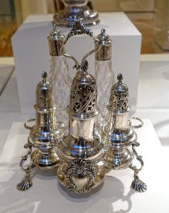 Cruet stand, by Samuel Wells, London, 1764, silver and glass - Peabody Essex Museum - DSC07149