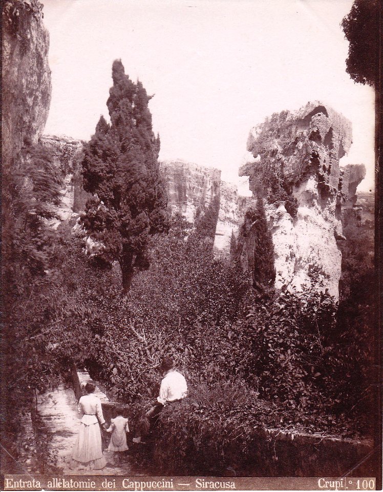 Crupi, Giovanni (1849-1925) - n. 0100 - Entrata alle latomie dei Cappuccini - Siracusa