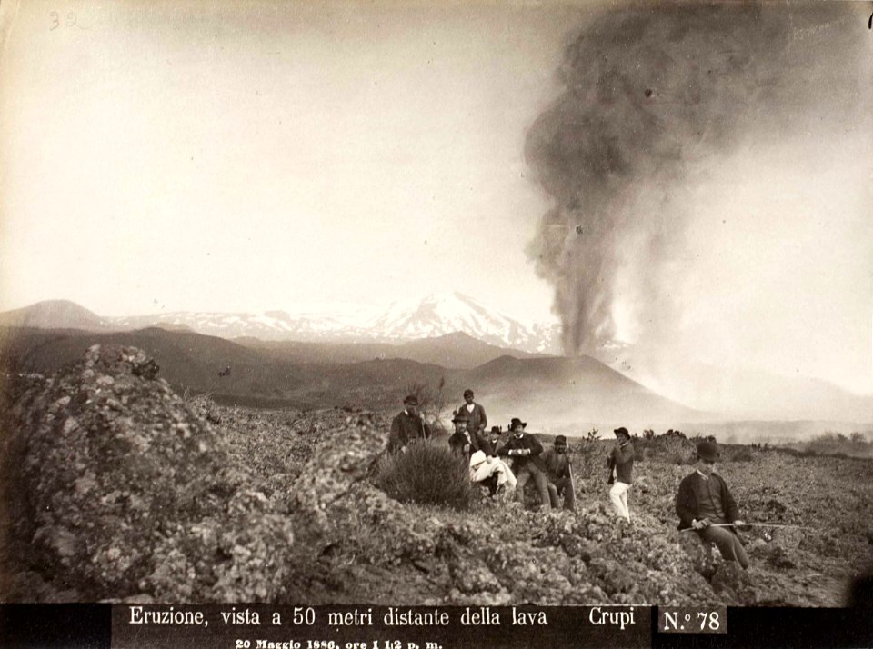 Crupi, Giovanni (1849-1925) - n. 0078 - Eruzione, vista a 50 metri distante della lava. 20 Maggio 1886
