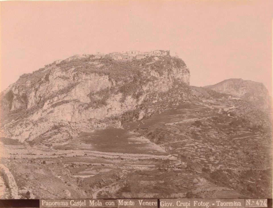 Crupi, Giovanni (1849-1925) - n. 0474 - Panorama Castel Mola con Monte Venere - Ackland art museum